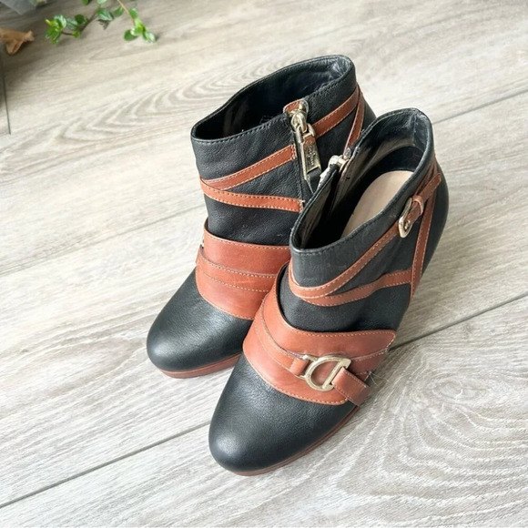 Cole Haan Carolyn Leather Heeled Ankle Boots - Picture 1 of 16